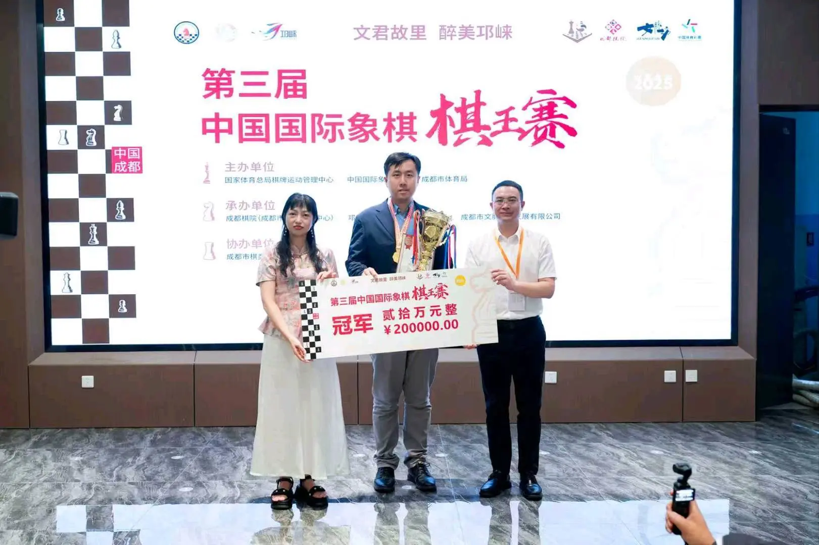 既推动国际, 台全程直播, 局惜败马群