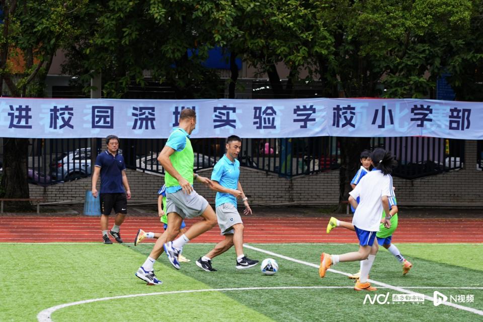 衣赠予校方