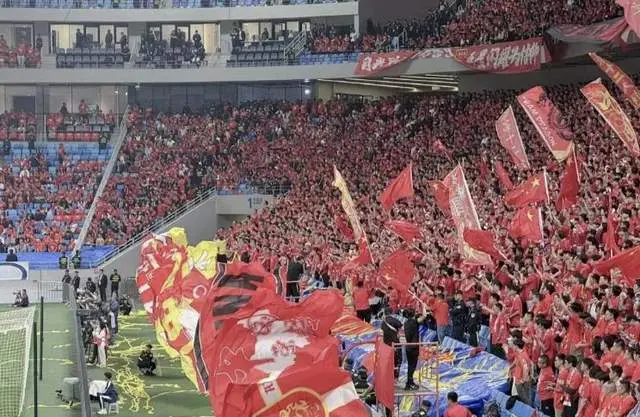 足球场即将, 完全有可能 足球场即将, 完全有可能